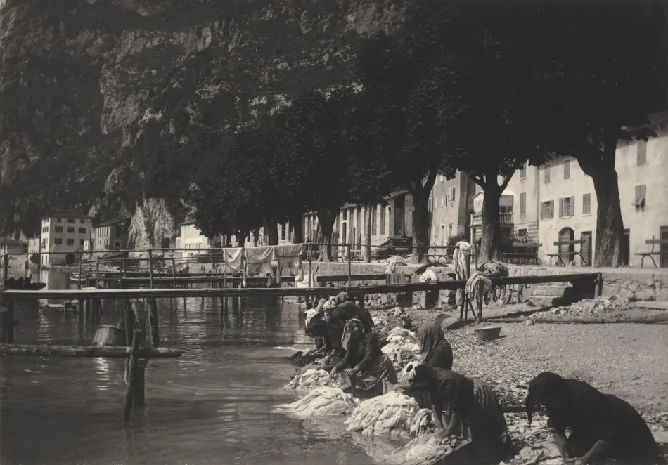 Washerwomen at Riva del Garda by Alfred Stieglitz